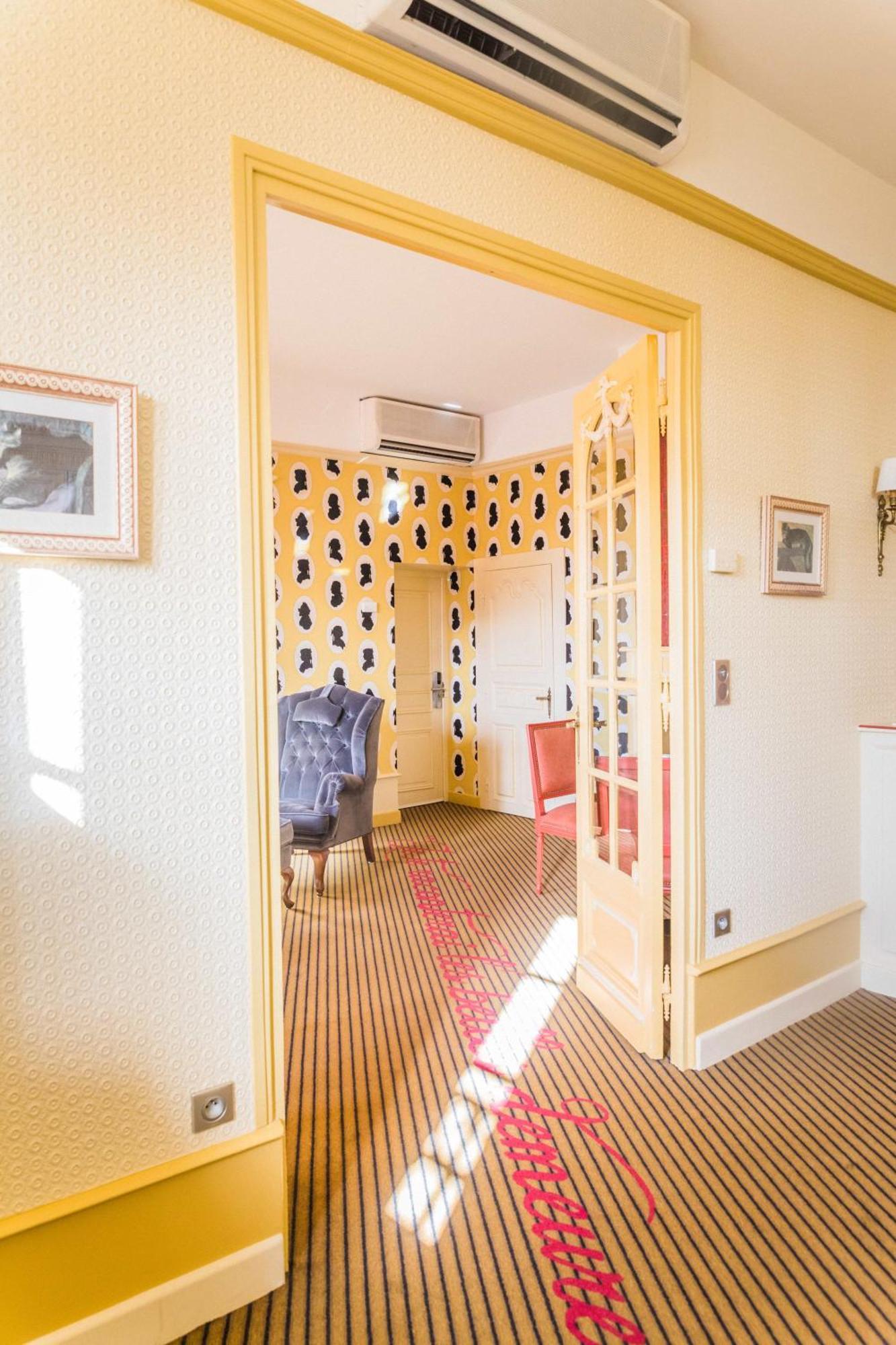 Chateau De Castel Novel Boutique Hotel Varetz Luaran gambar